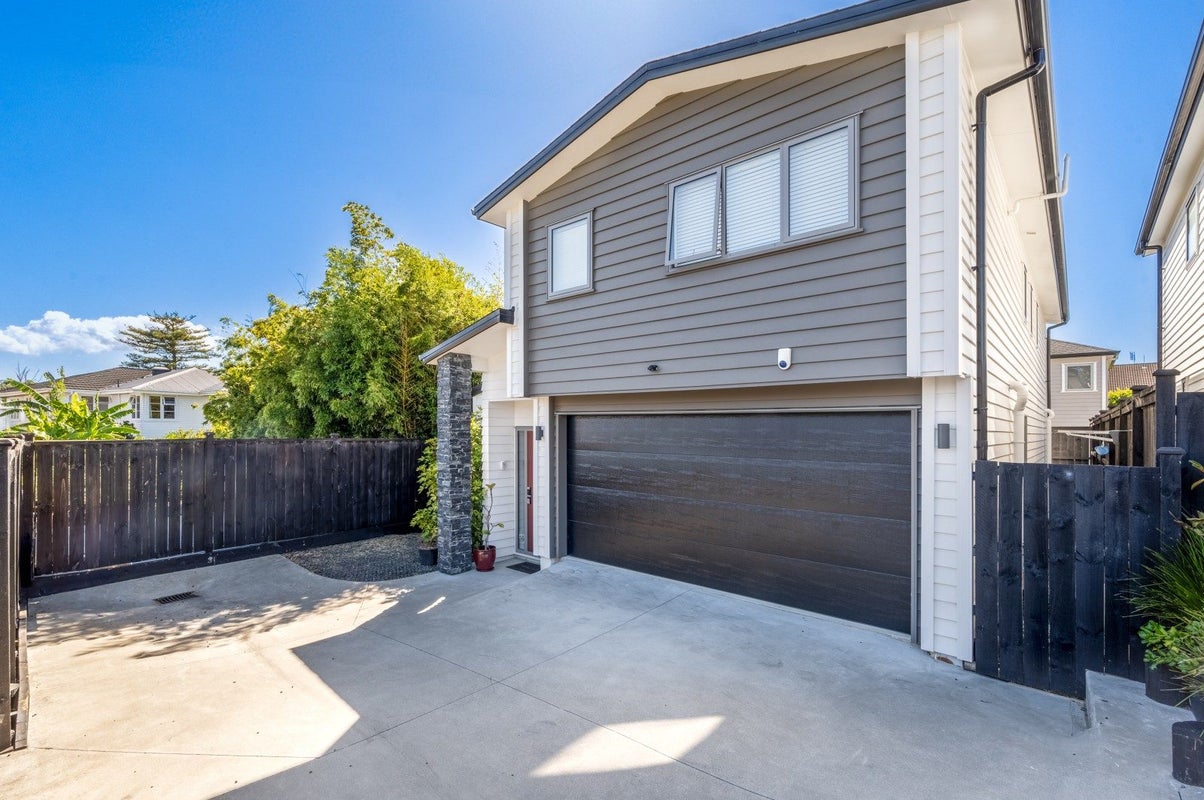 49D Elliot Street, Howick, Auckland - Carousel 1
