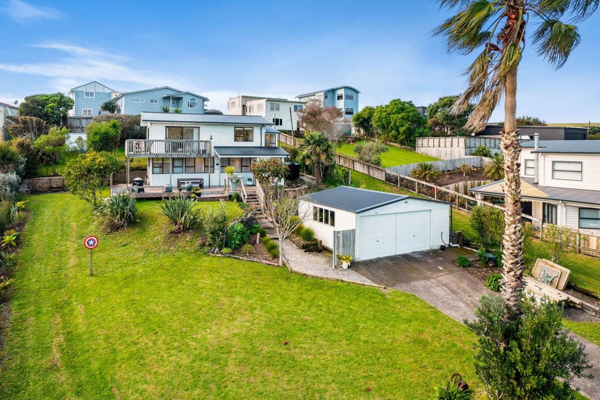 71 Carlton Crescent, Maraetai, Auckland - Carousel 1