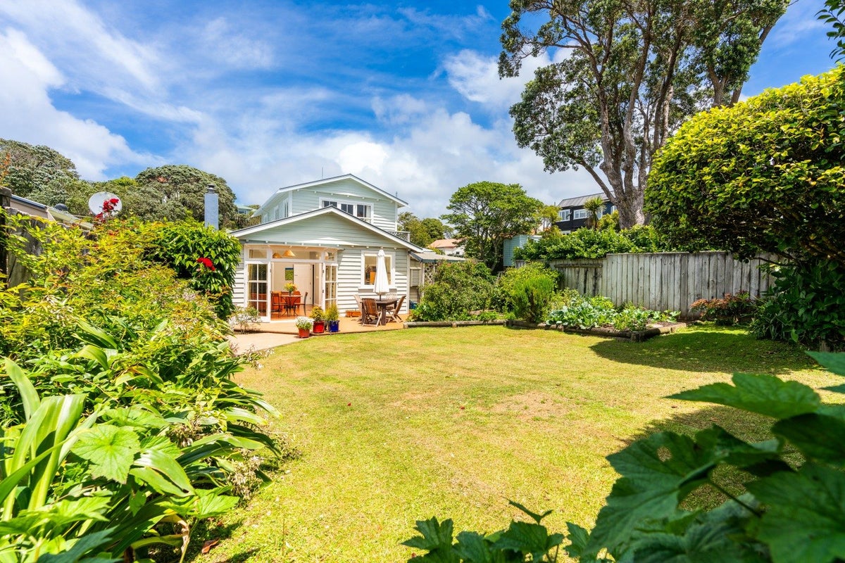 22 Flers Street, Karori, Wellington - Carousel 1