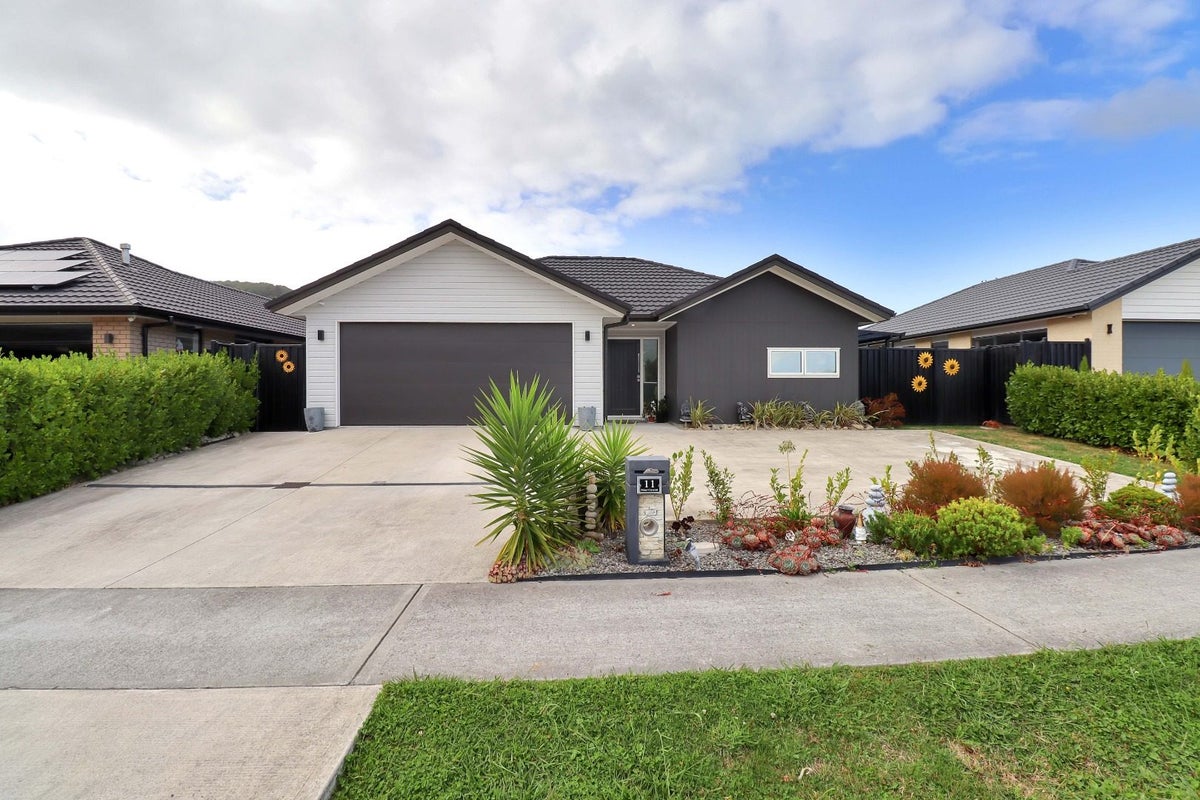 11 Filmer Crescent, Wallaceville, Upper Hutt - Carousel 1