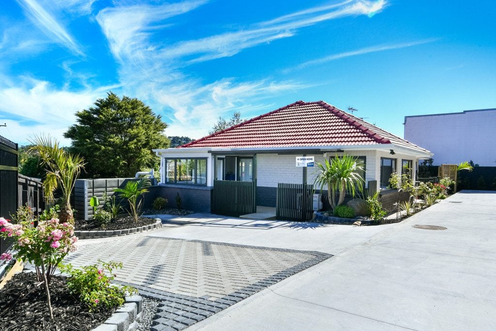 1A Stottholm Road, Titirangi, Auckland - Carousel 2