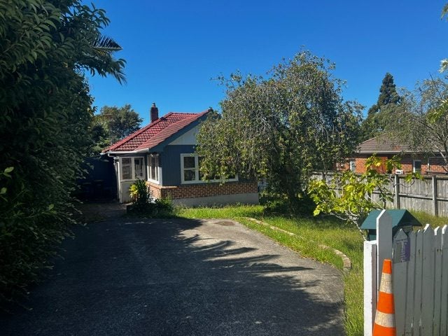 3 Riverview Road, New Lynn, Auckland - Carousel 1
