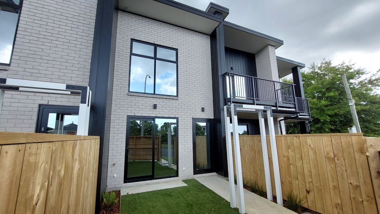 6/21 Awaroa Road, Sunnyvale, Auckland - Carousel 1