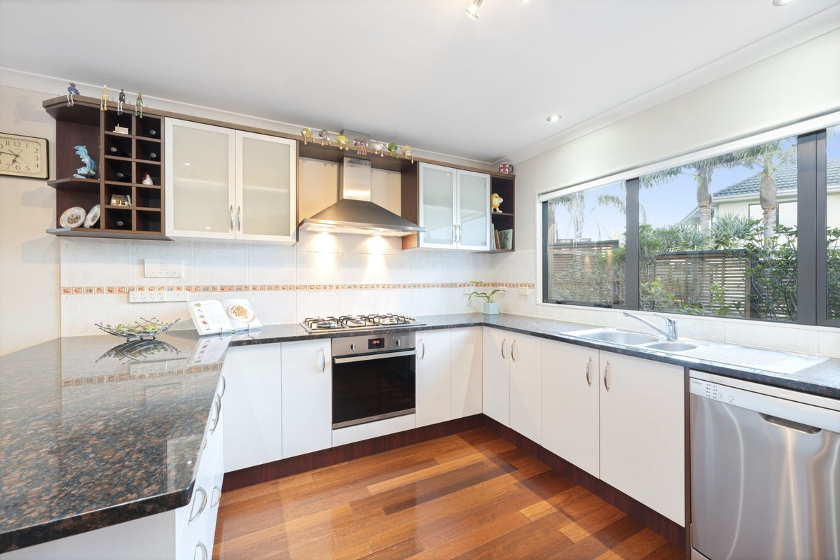 17 Virginia Street, Henderson, Auckland - Carousel 2
