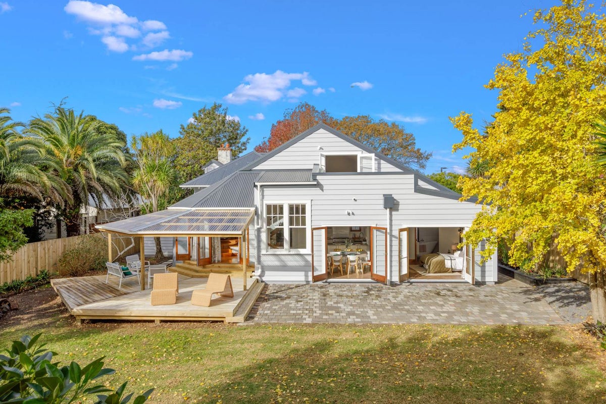 43 Woodglen Road, Glen Eden, Auckland - Carousel 1