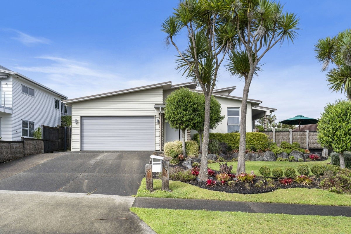 9 Liberty Crescent, Beachlands, Auckland - Carousel 2