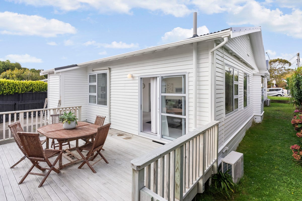 20 Marsden Avenue, Karori, Wellington - Carousel 1