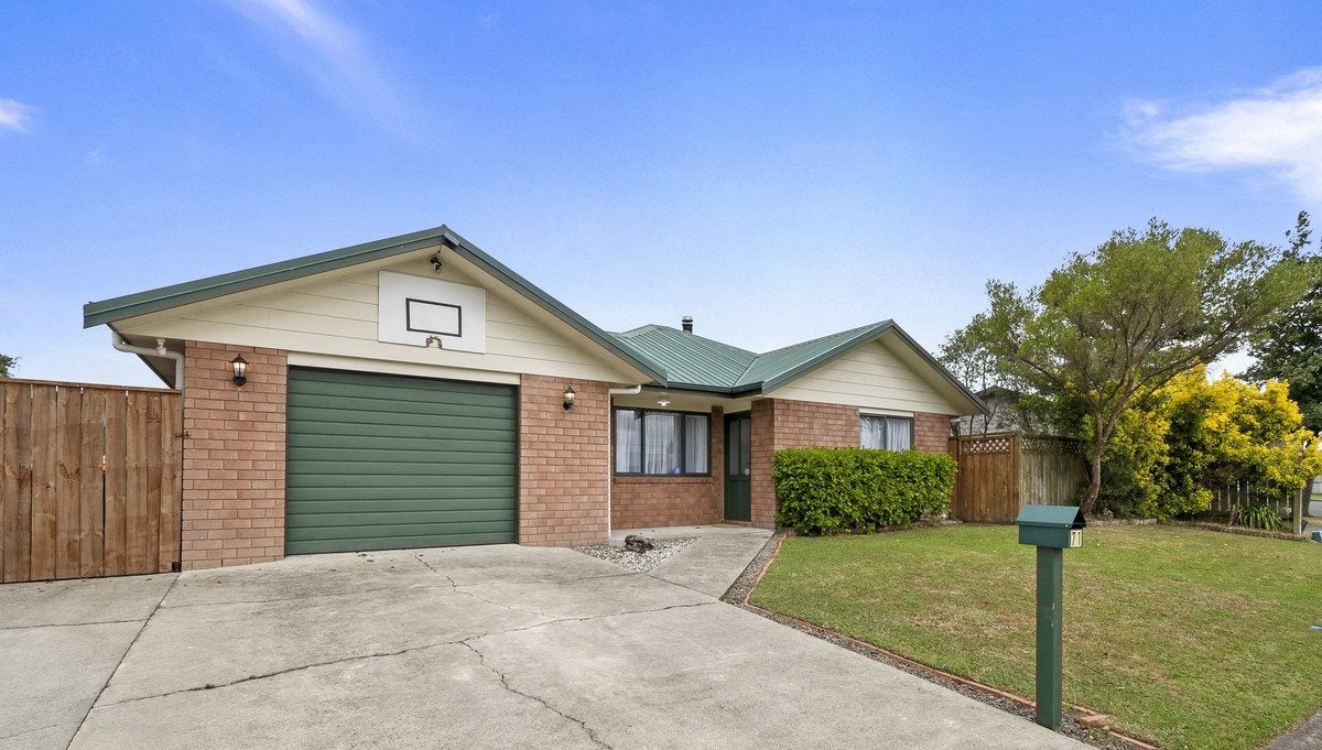 71 Hillcrest Drive, Kelvin Grove, Palmerston North - Carousel 1