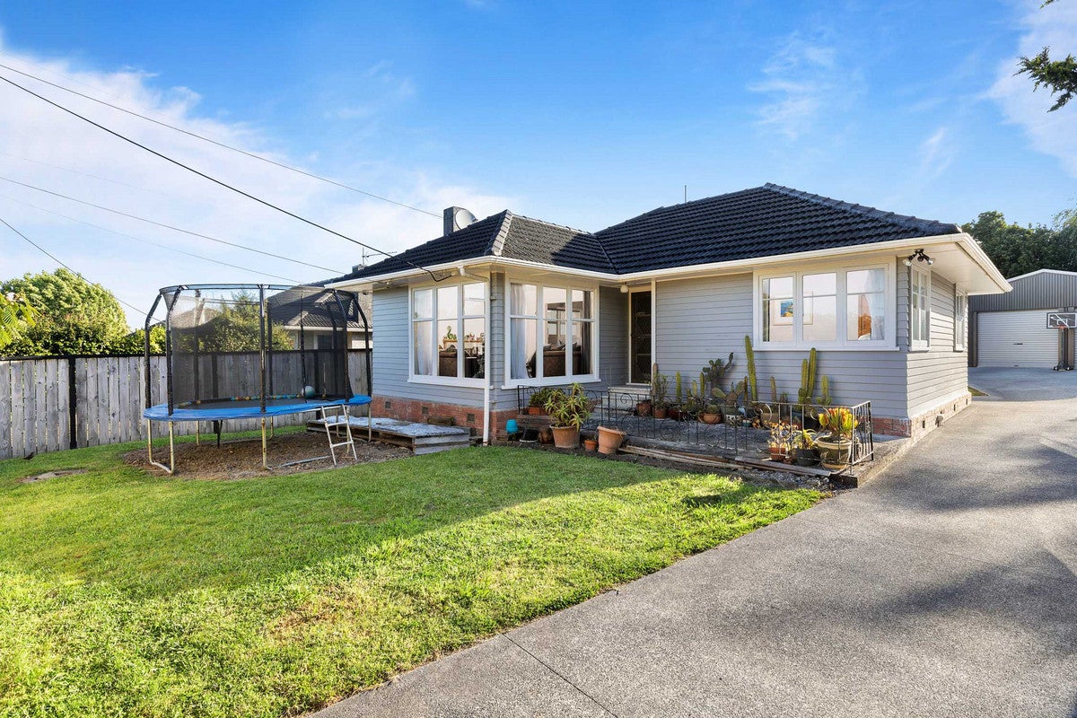 7 Cornwall Street, Te Atatu South, Auckland - Carousel 2