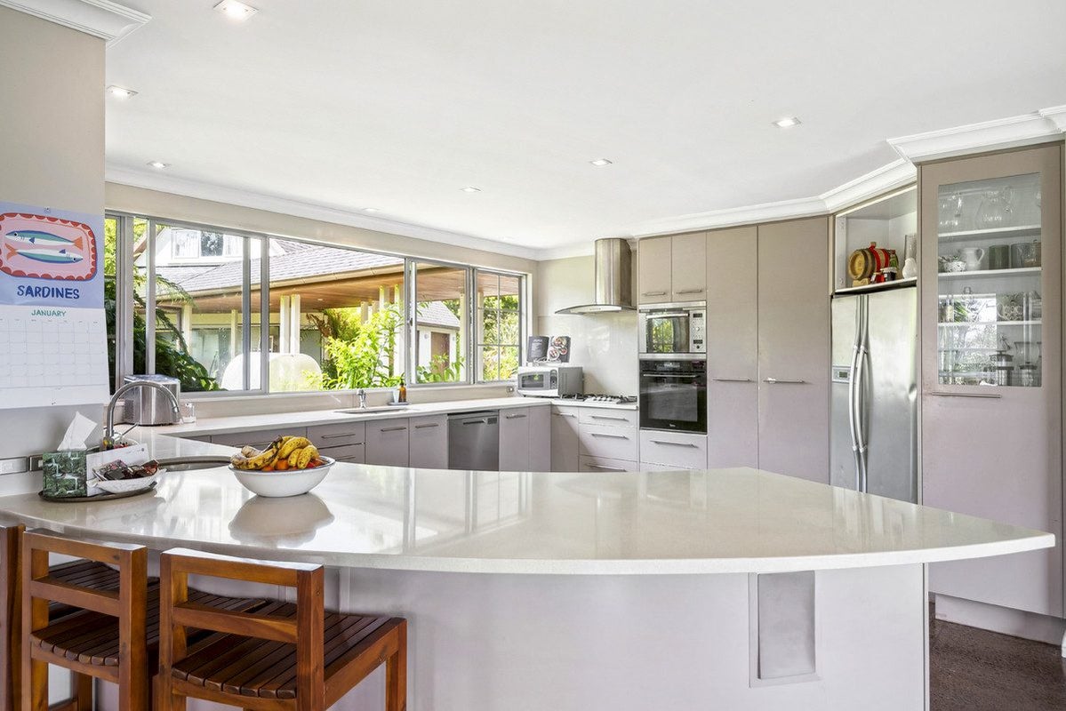 5 Chatham Avenue, Paremoremo, Auckland - Carousel 2