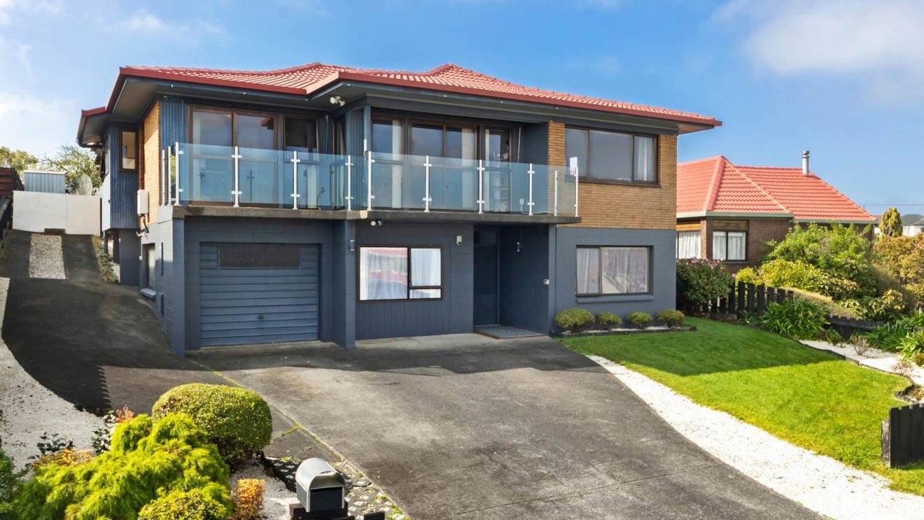 5 Glenveagh Drive, Mount Roskill, Auckland - Carousel 1