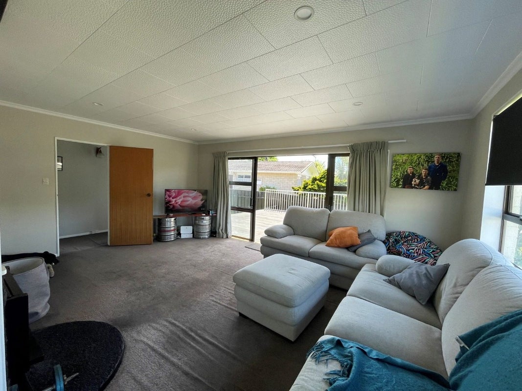 79 Riversdale Drive, Merrilands, New Plymouth - Carousel 2
