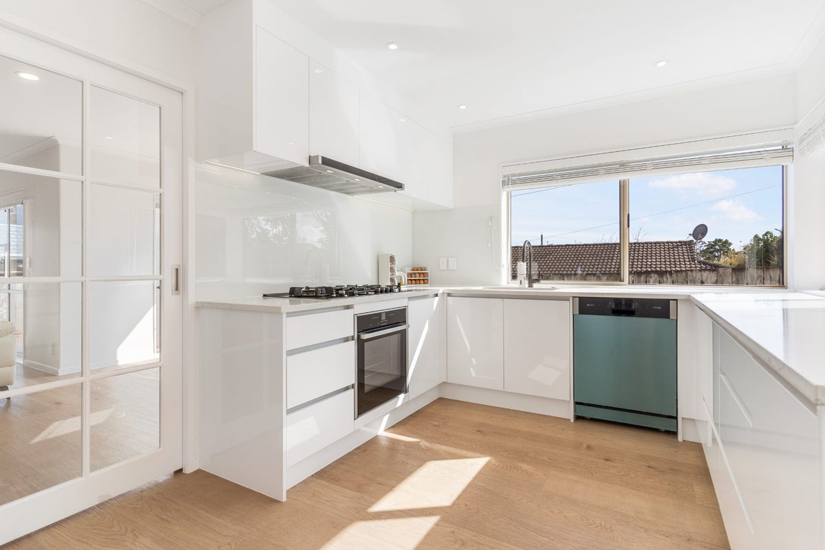 246C Bucklands Beach Road, Bucklands Beach, Auckland - Carousel 2