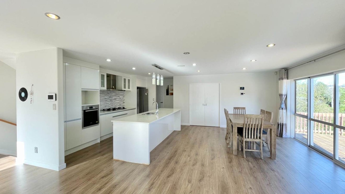 8 Sohlue Place, Oteha, Auckland - Carousel 2