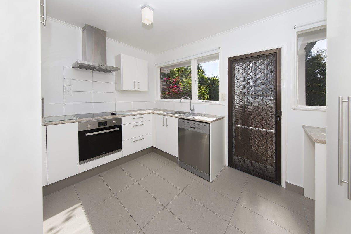 3/11 Cornwall Park Avenue, Epsom, Auckland - Carousel 2