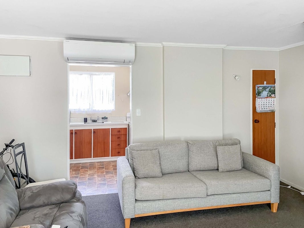 4B Flock Grove, Fairfield, Lower Hutt - Carousel 1