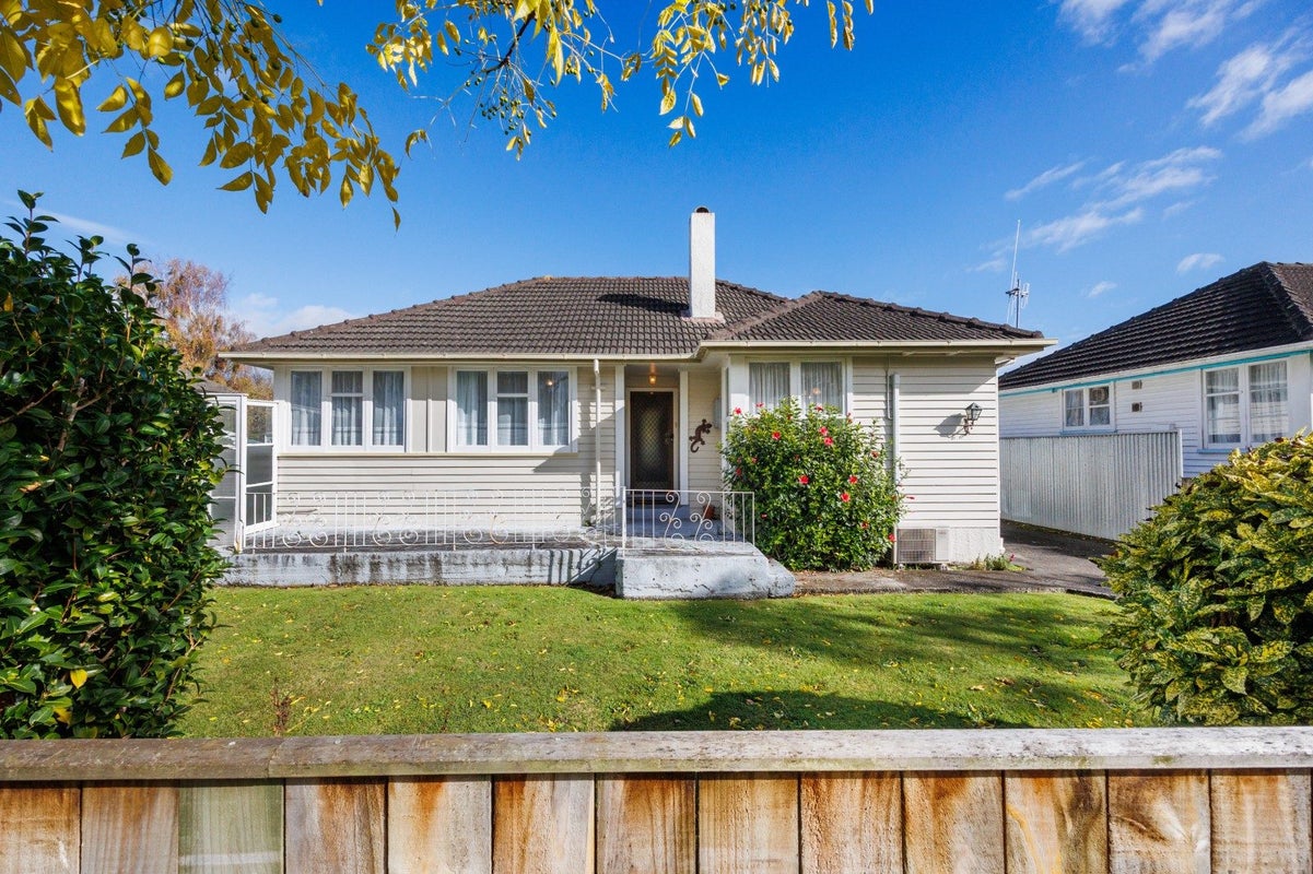 18 Cardiff Street, Awapuni, Palmerston North - Carousel 19