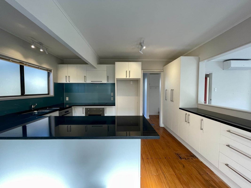 51 Rukutai Street, Orakei, Auckland - Carousel 2