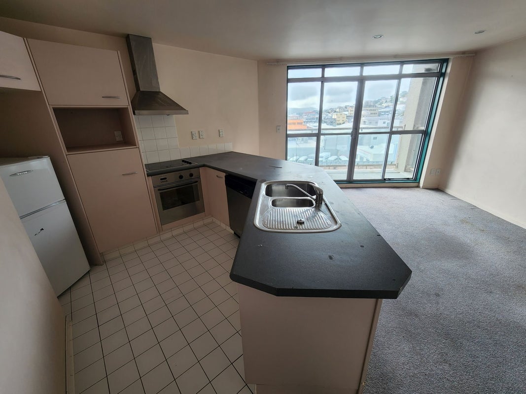 9/80 Kent Terrace, Mount Victoria, Wellington - Carousel 1