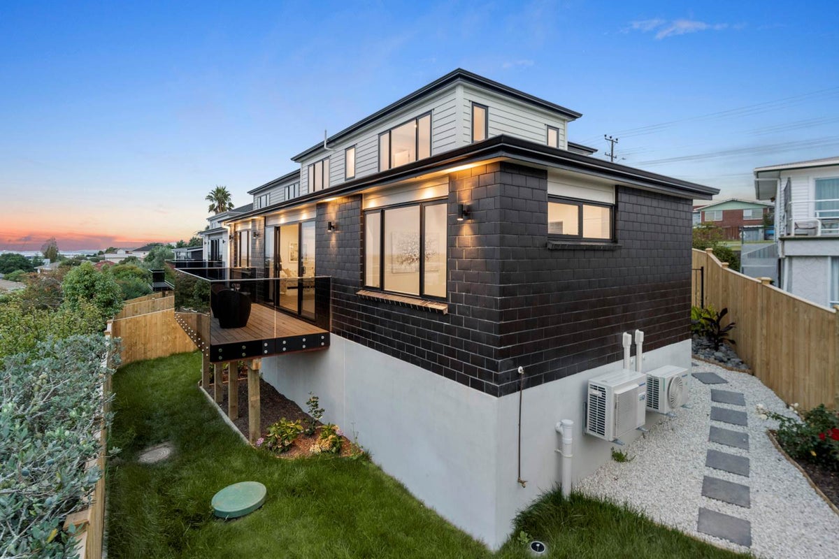 126C Coronation Road, Hillcrest, Auckland - Carousel 1