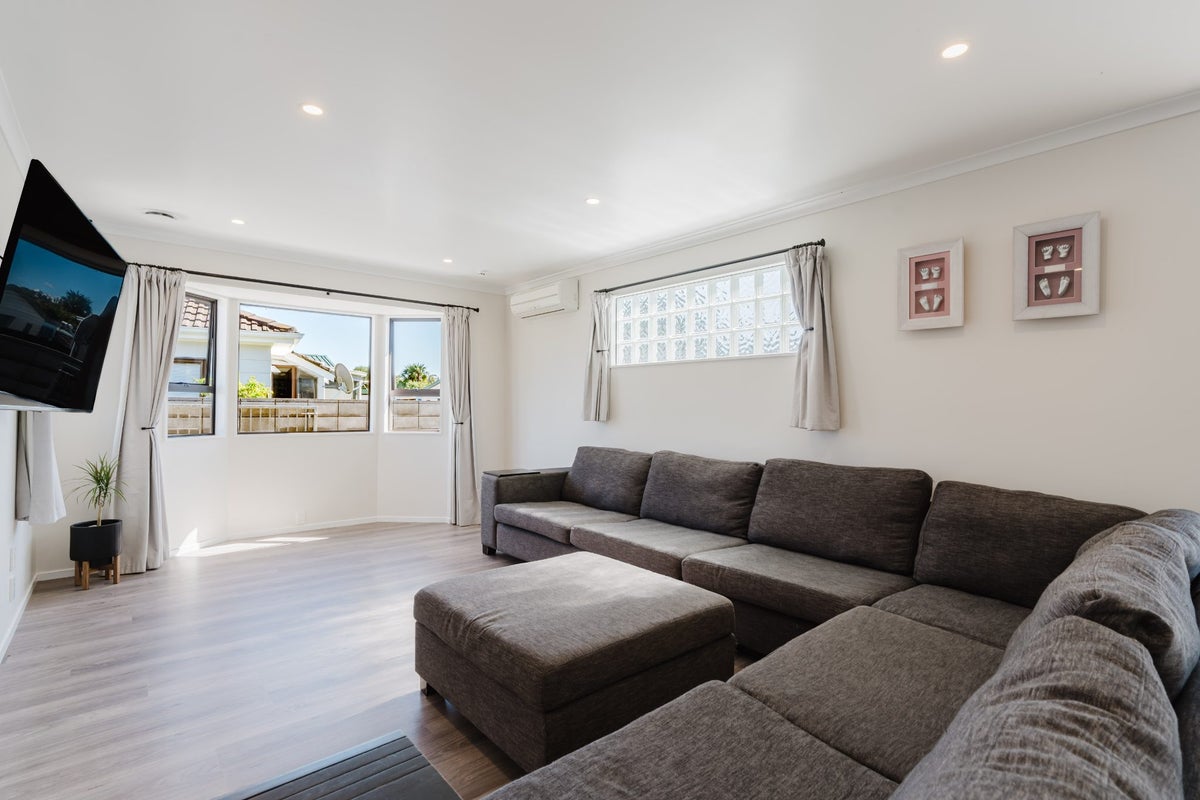 18 Jasmine Avenue, Dinsdale, Hamilton - Carousel 2