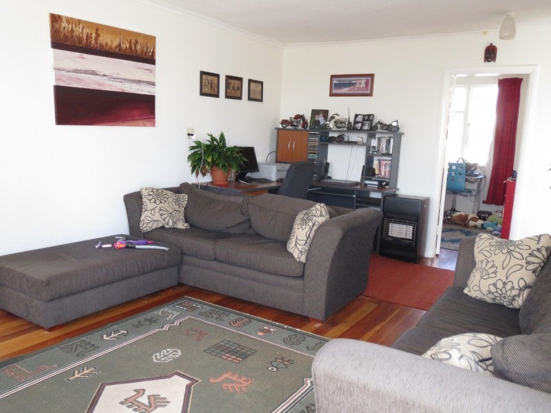 56 Park Avenue, Waitarere Beach, Levin - Carousel 2