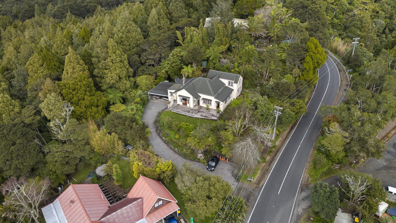 284 Forest Hill Road, Waiatarua, Auckland - Carousel 1