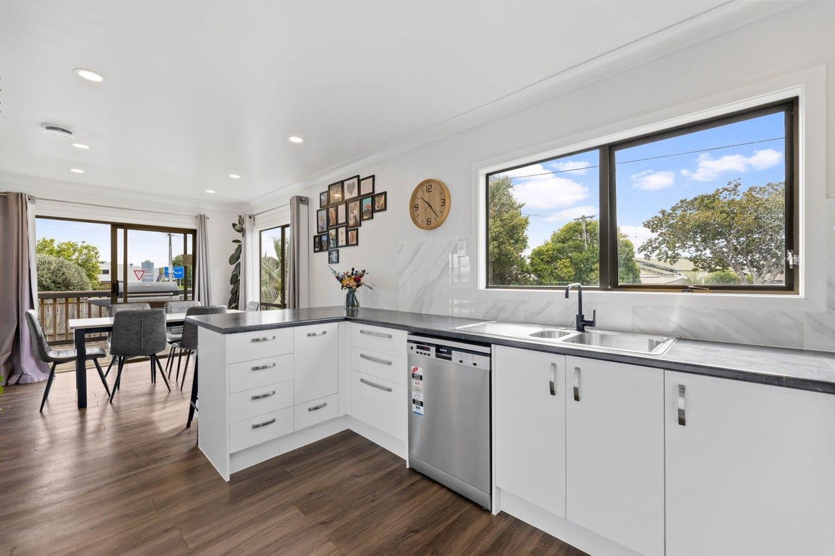 1 Jasmine Avenue, Dinsdale, Hamilton - Carousel 2