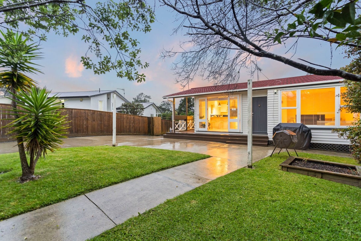 59 Taurus Crescent, Beach Haven, Auckland - Carousel 1
