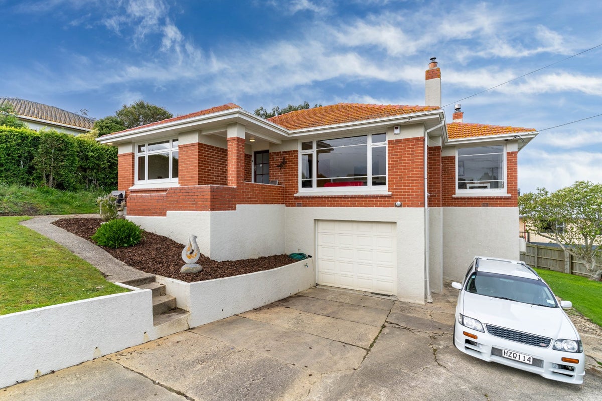 218 Highcliff Road, Shiel Hill, Dunedin - Carousel 1
