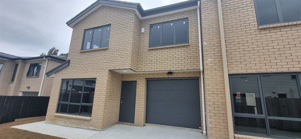 15B Earlsworth Road, Mangere East, Auckland - Carousel 1