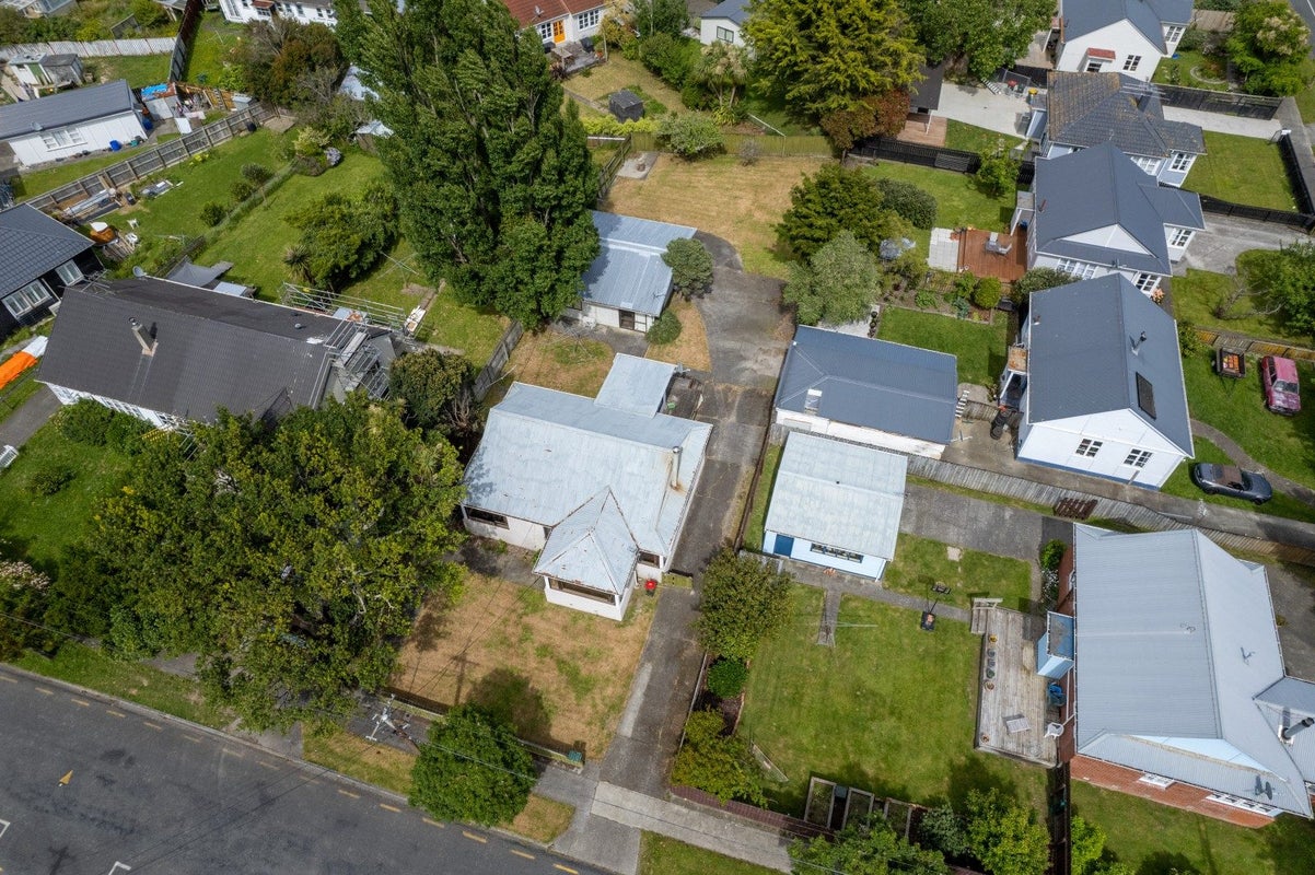 2 Gibson Crescent, Naenae, Lower Hutt - Carousel 2