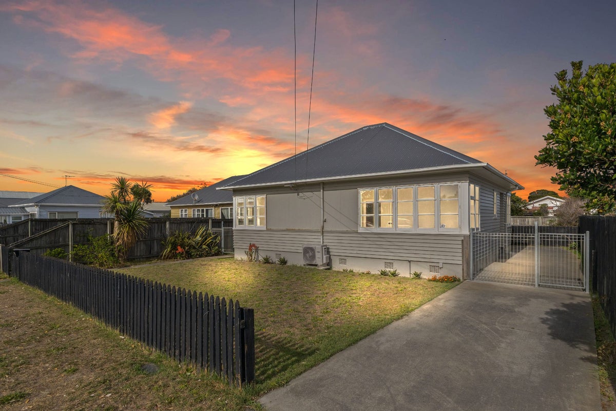 22 Oram Avenue, New Brighton, Christchurch - Carousel 1