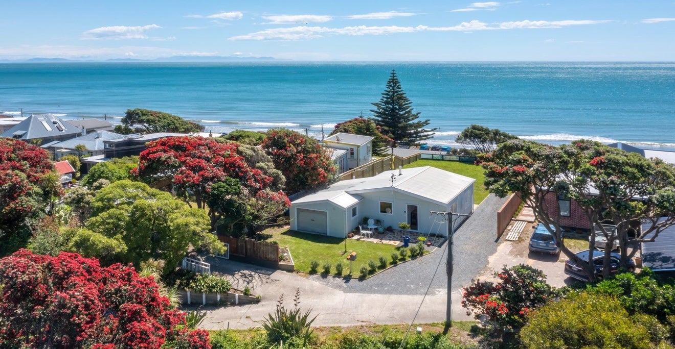 39 Aperahama Street, Paekakariki, Paekakariki - Carousel 1