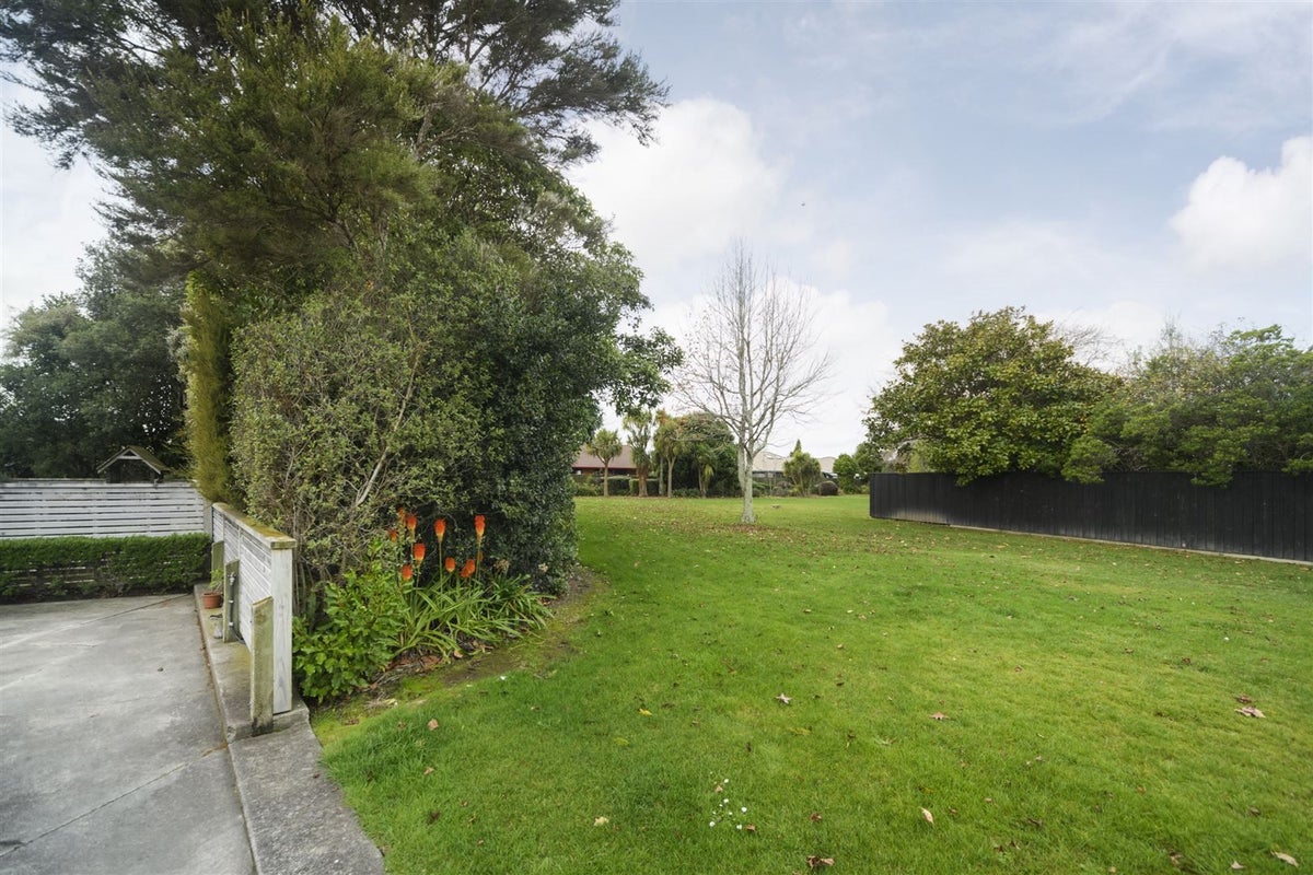 18 Hanmer Place, Highbury, Palmerston North - Carousel 25