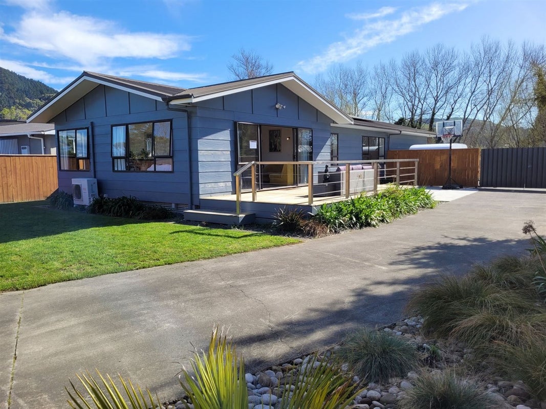 15 Gillies Crescent, Waimarama, Havelock North - Carousel 2