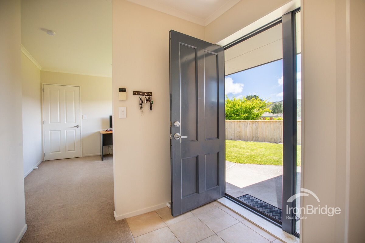13 Beaufort Close, Kingsley Heights, Upper Hutt - Carousel 2
