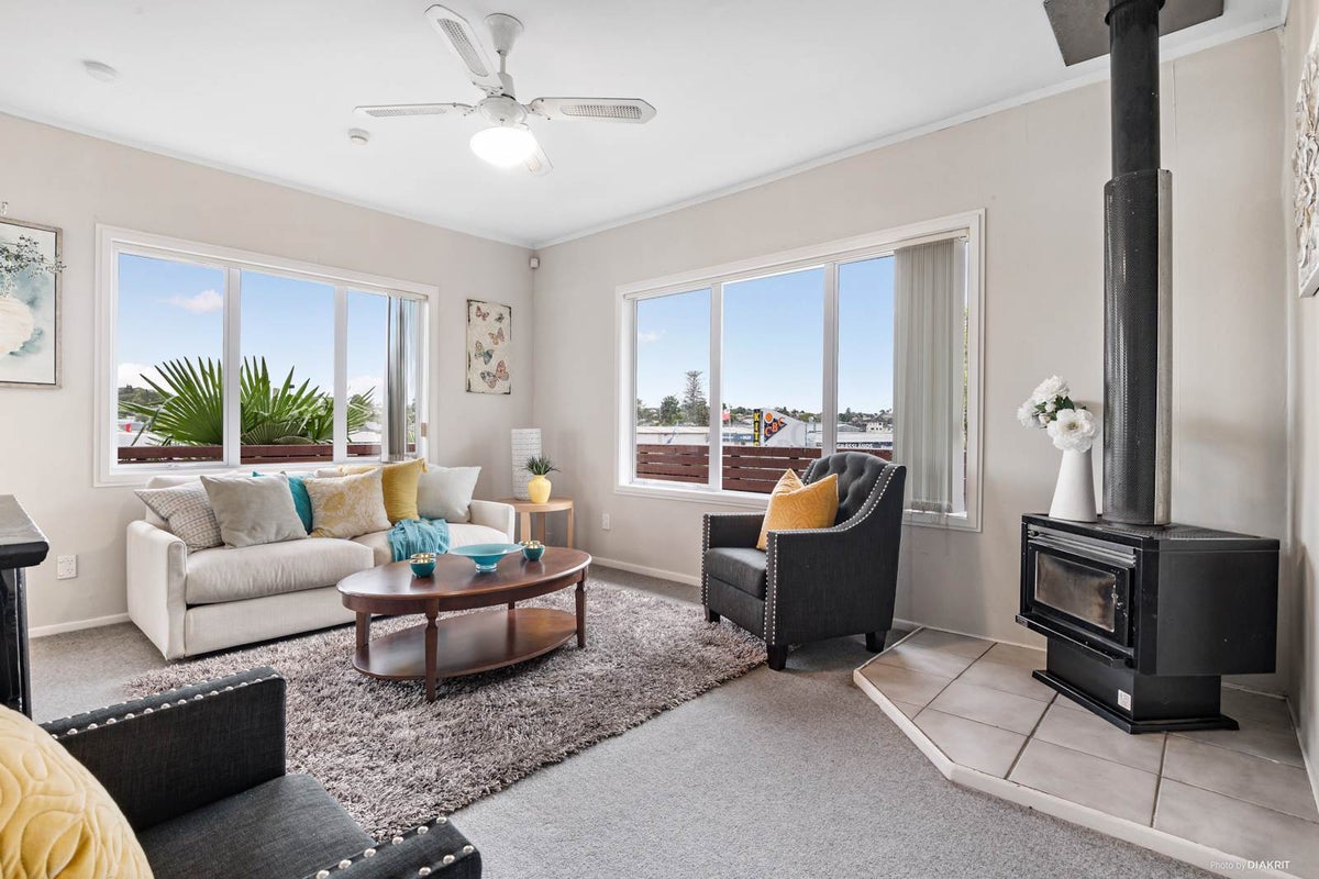 1/210 Moore Street, Howick, Auckland - Carousel 1