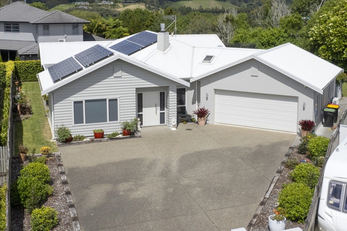 10 Waiora Place, Pyes Pa, Tauranga - Carousel 1