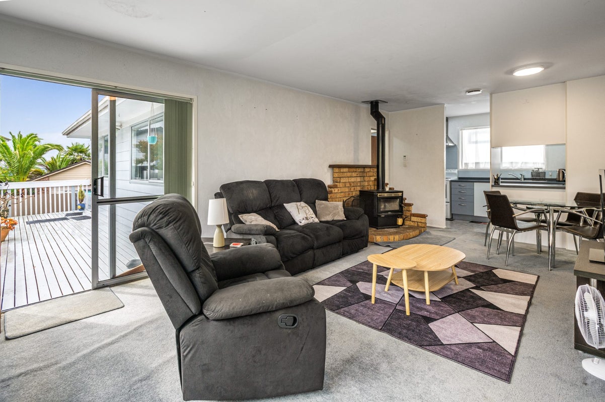 7 Ballial Place, West Harbour, Auckland - Carousel 2