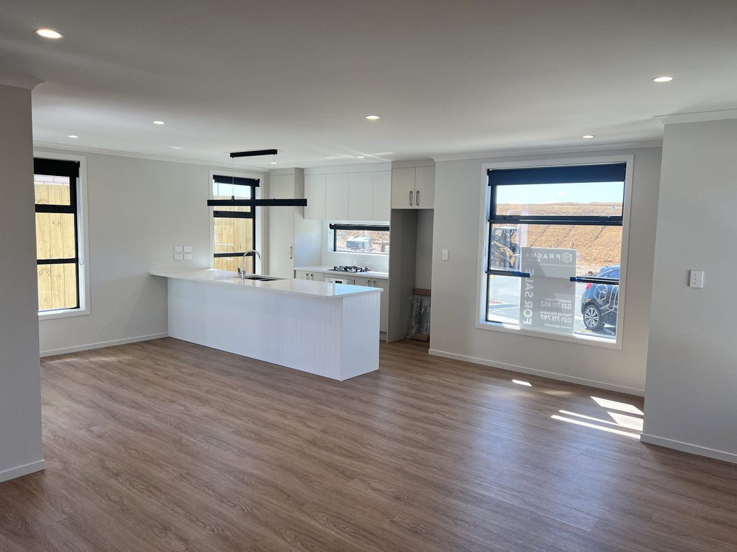 17 Scenic Rise, Rototuna North, Hamilton - Carousel 1