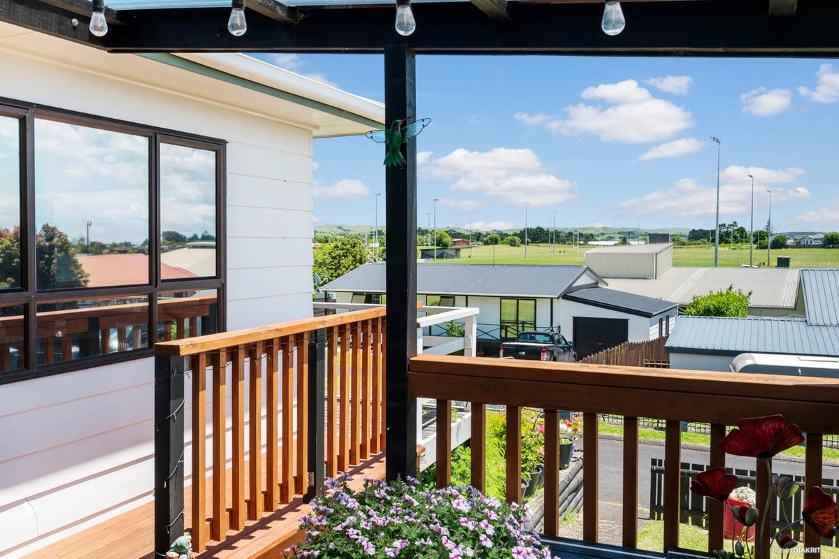 11 Churchill Terrace, Waiuku, Waiuku - Carousel 1