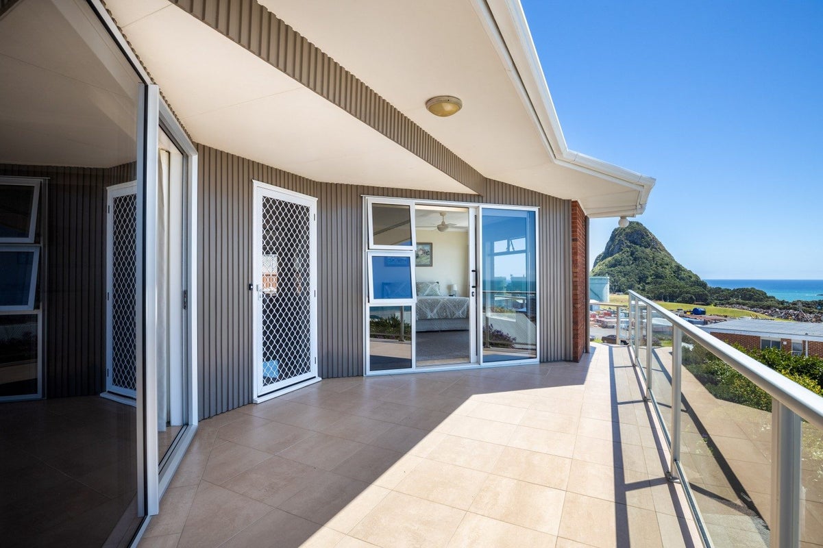 19 Port View Crescent, Moturoa, New Plymouth - Carousel 2