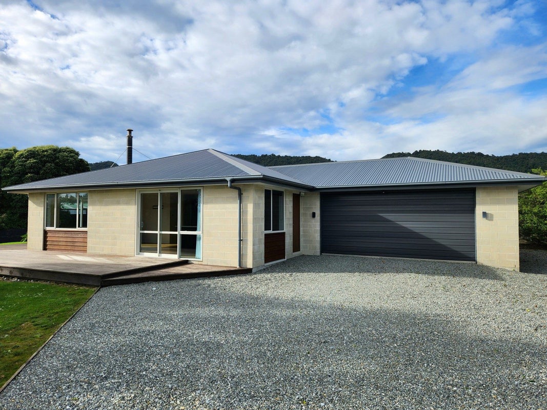 58B Domett Esplanade, Cobden, Greymouth - Carousel 1