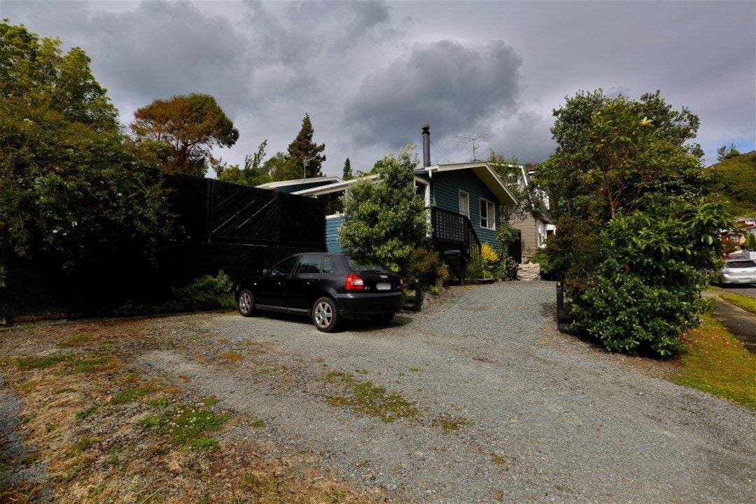 21 Edelweiss Grove, Timberlea, Upper Hutt - Carousel 2