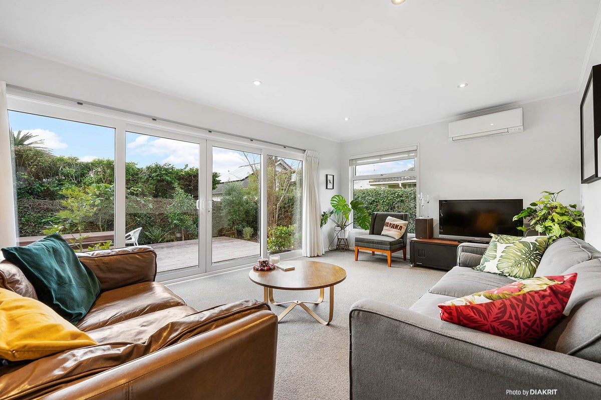 10B Cargill Street, Karori, Wellington - Carousel 2
