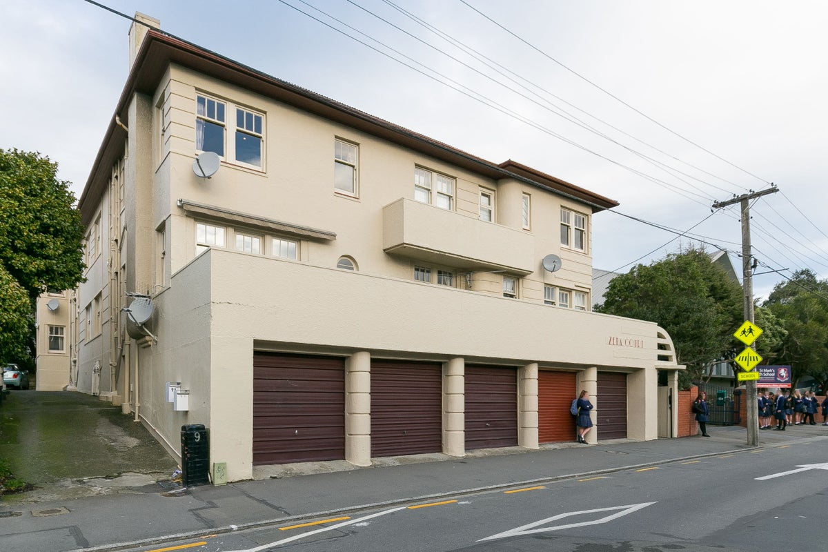 4/11 Dufferin Street, Mount Cook, Wellington - Carousel 1