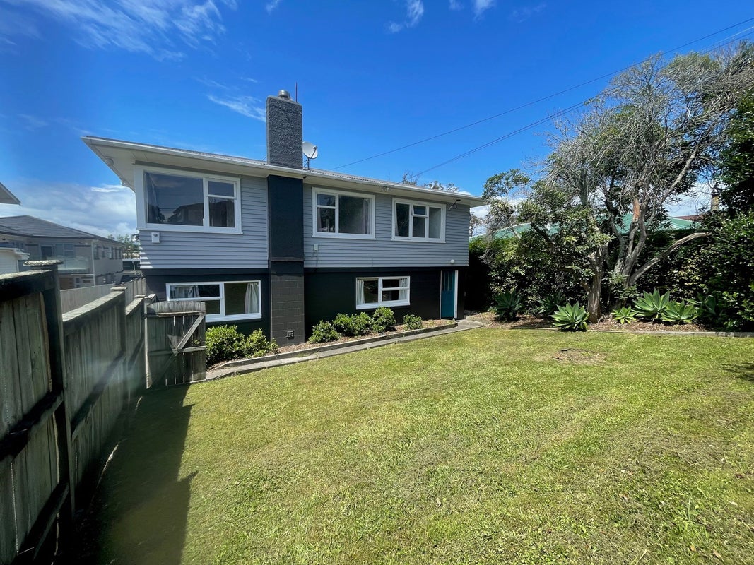 6 Lyttelton Avenue, Forrest Hill, Auckland - Carousel 1