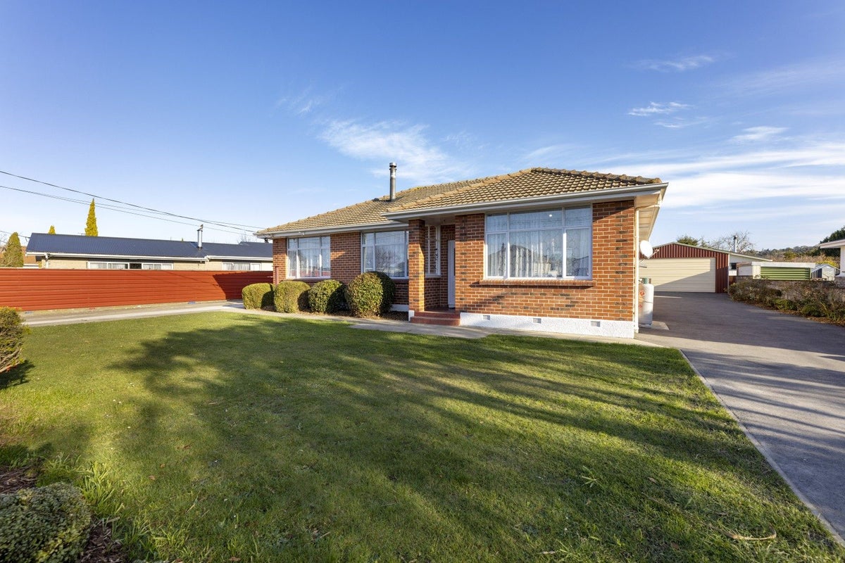 11 Balmoral Street, Oamaru North, Oamaru - Carousel 1