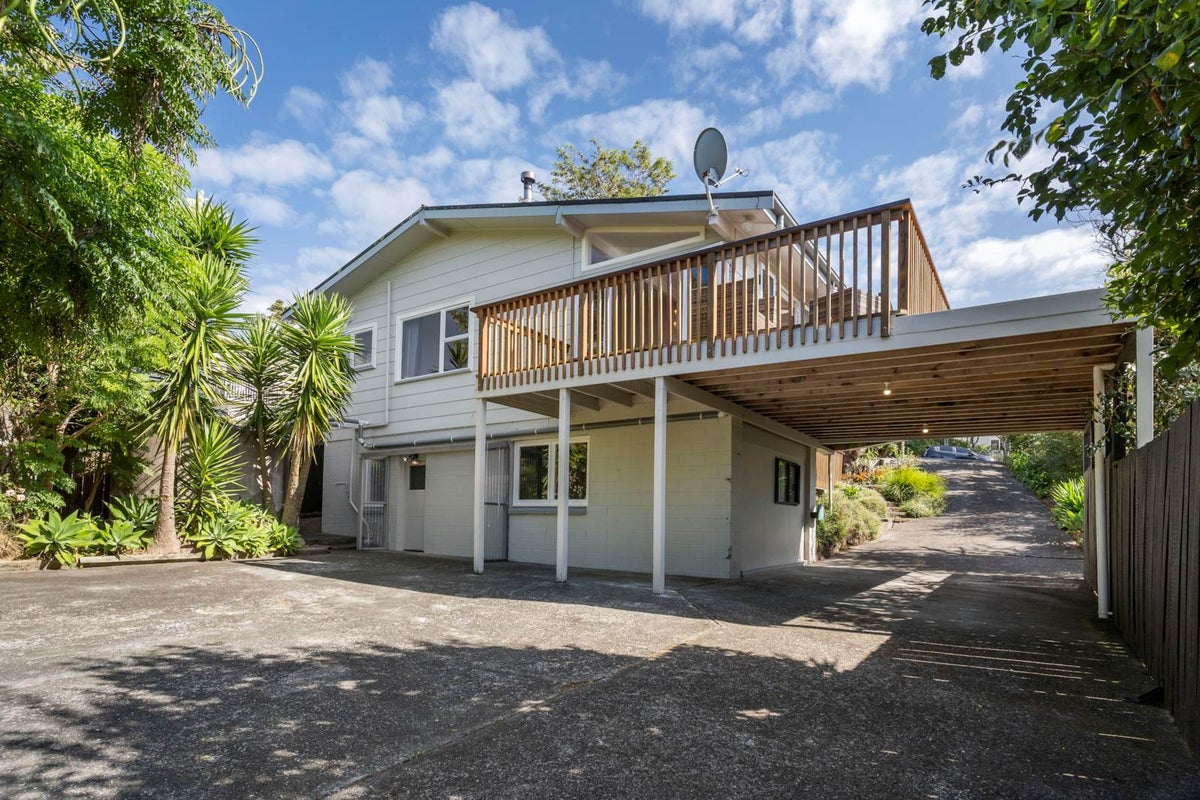 4 Elliston Crescent, Stanmore Bay, Whangaparaoa - Carousel 2
